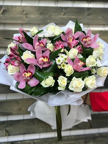 Букет цветов из: Розы и Хризантемы в Кондратово