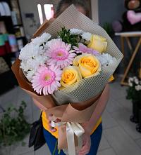 Букет цветов из:  Герберы, Розы и Хризантемы в Кондратово