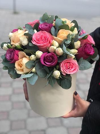 Цветочная композиция из Розы в шляпной коробке в Кондратово
