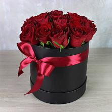 Цветочная композиция из Розы в шляпной коробке в Кондратово